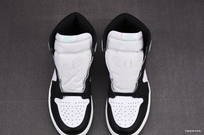 HYPE 1 Igloo High Jordan Retro 861428-100 0706